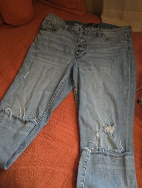 Kut from the Kloth Light Blue Distressed Boyfriend Jeans